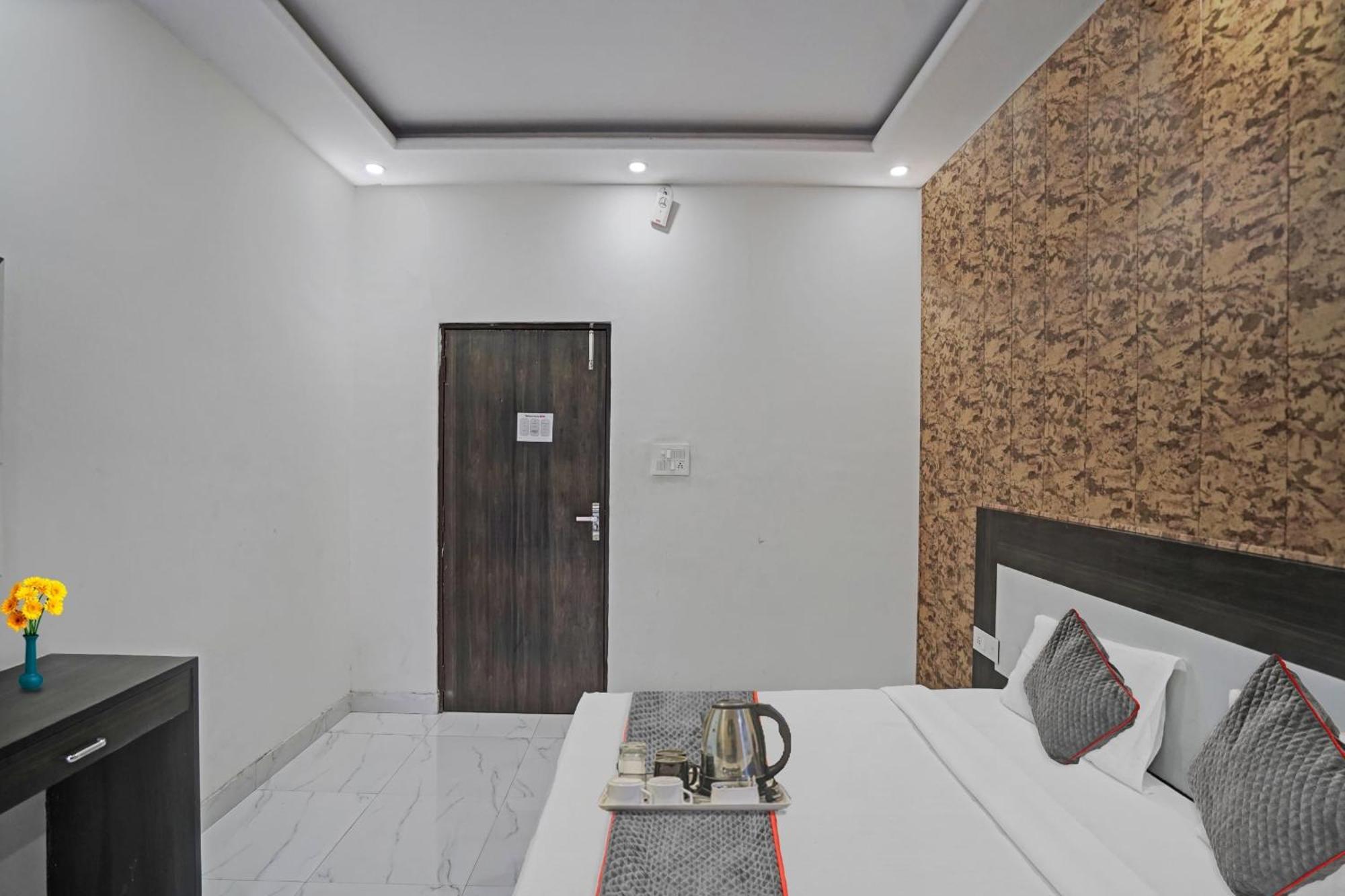Collection O Rajvanshi Paradise Gurgaon Bagian luar foto