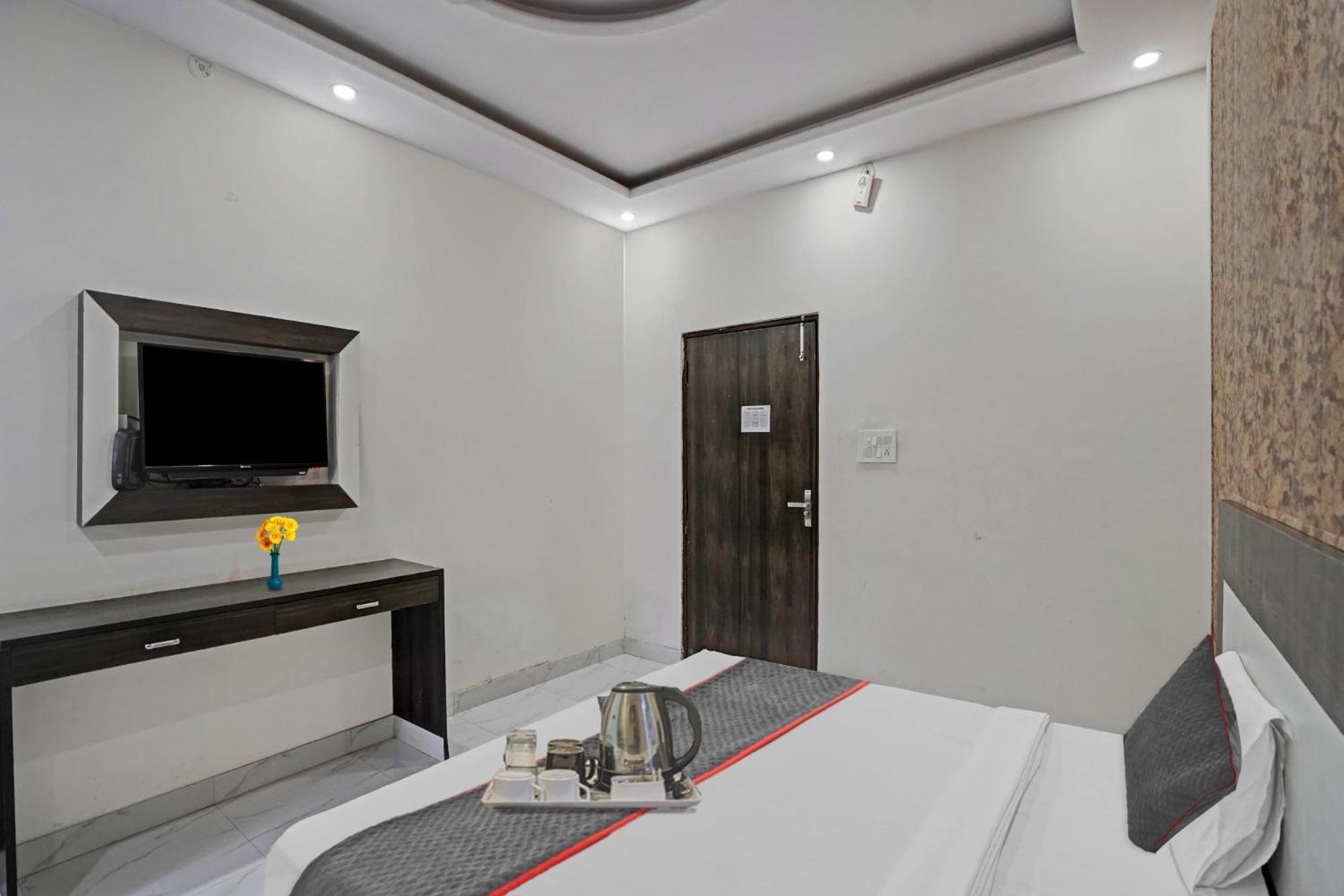 Collection O Rajvanshi Paradise Gurgaon Bagian luar foto