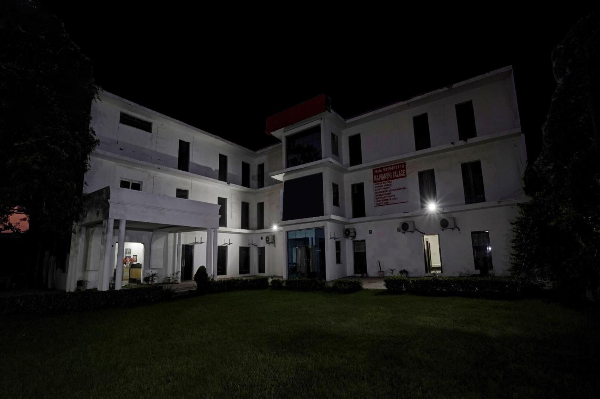 Collection O Rajvanshi Paradise Gurgaon Bagian luar foto