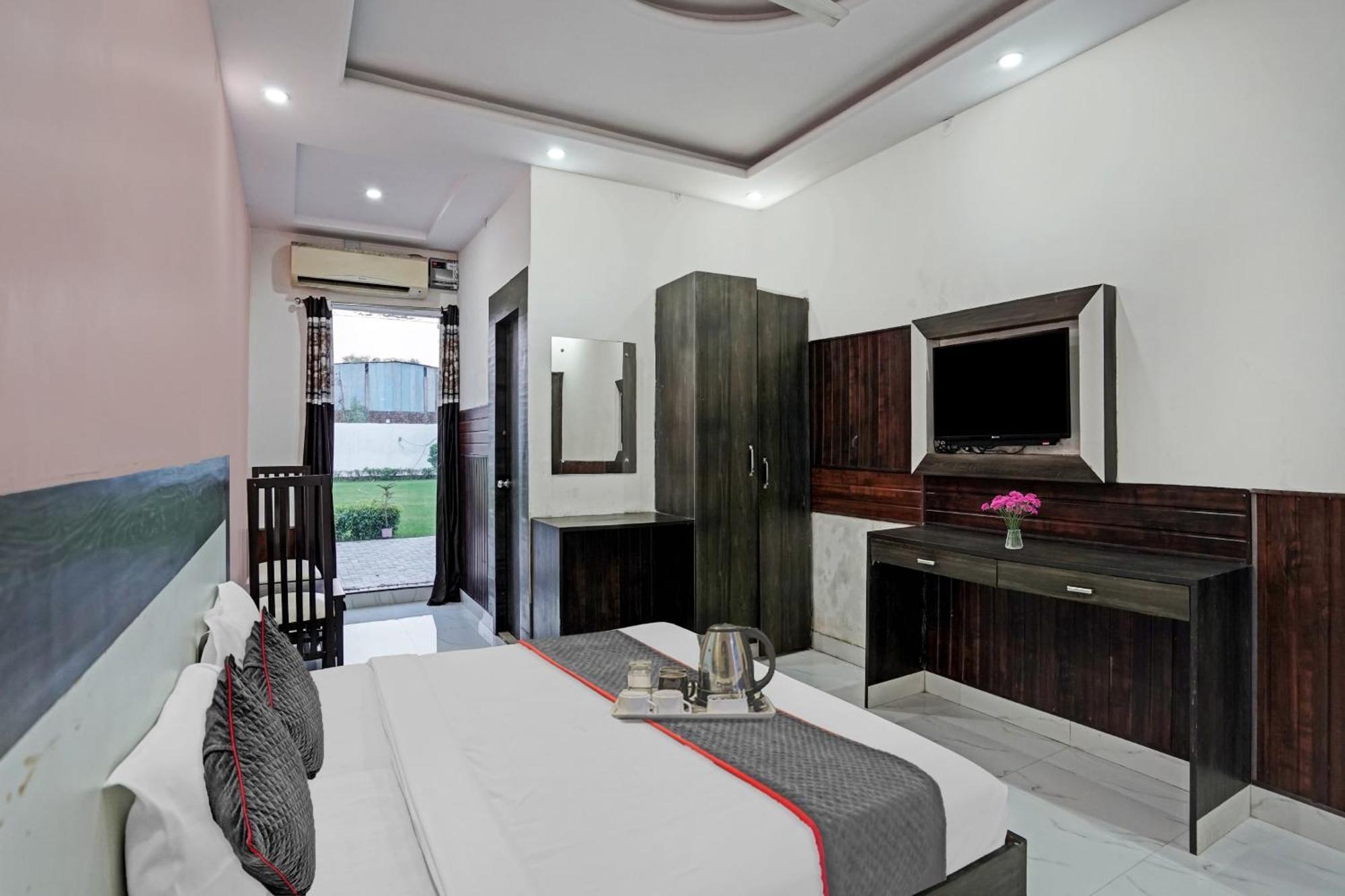 Collection O Rajvanshi Paradise Gurgaon Bagian luar foto