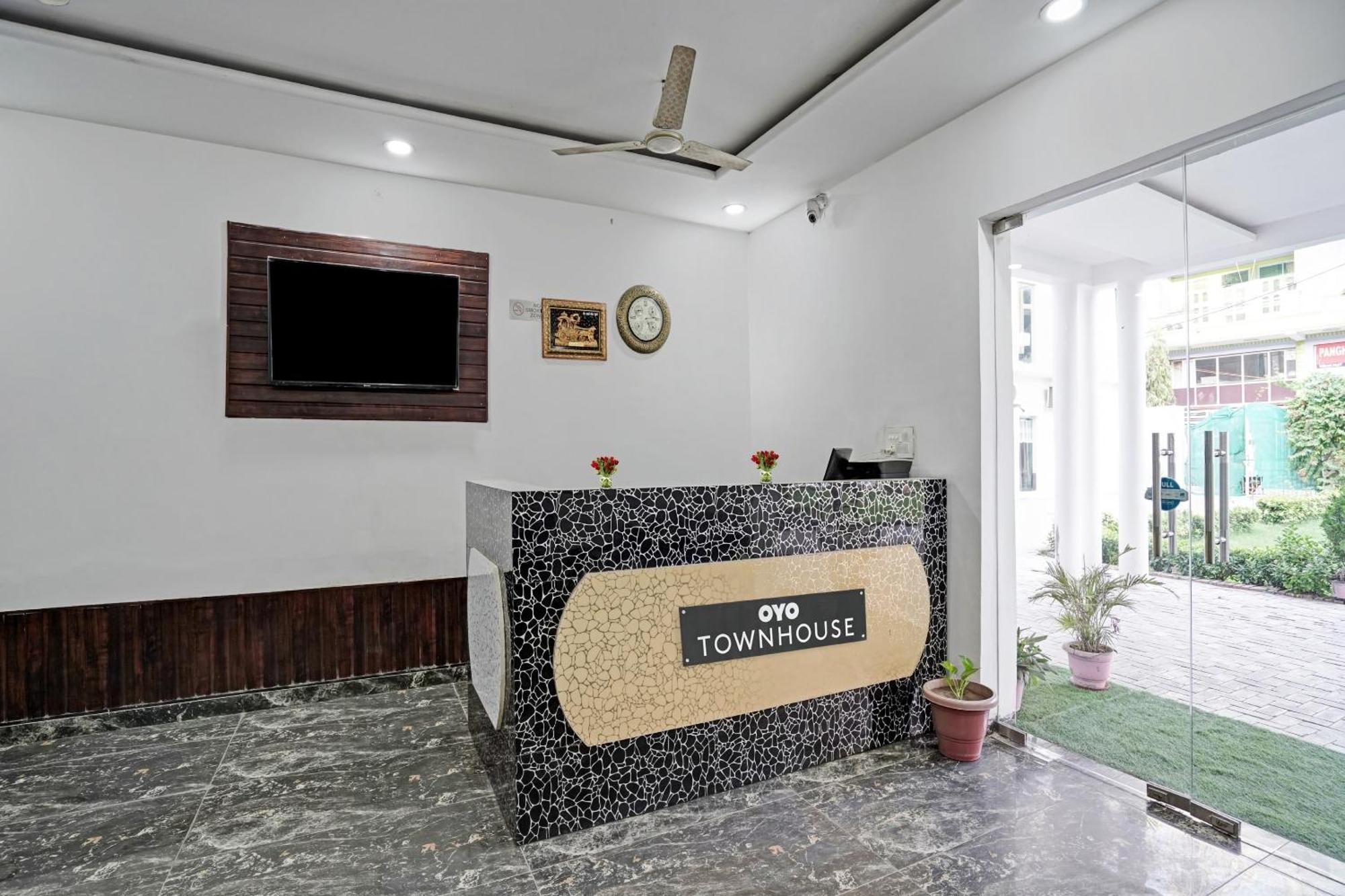 Collection O Rajvanshi Paradise Gurgaon Bagian luar foto