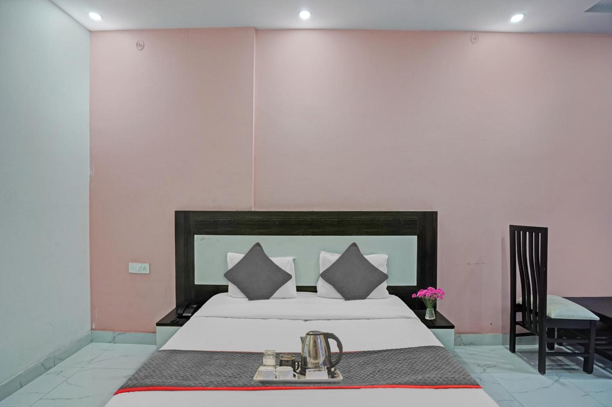 Collection O Rajvanshi Paradise Gurgaon Bagian luar foto