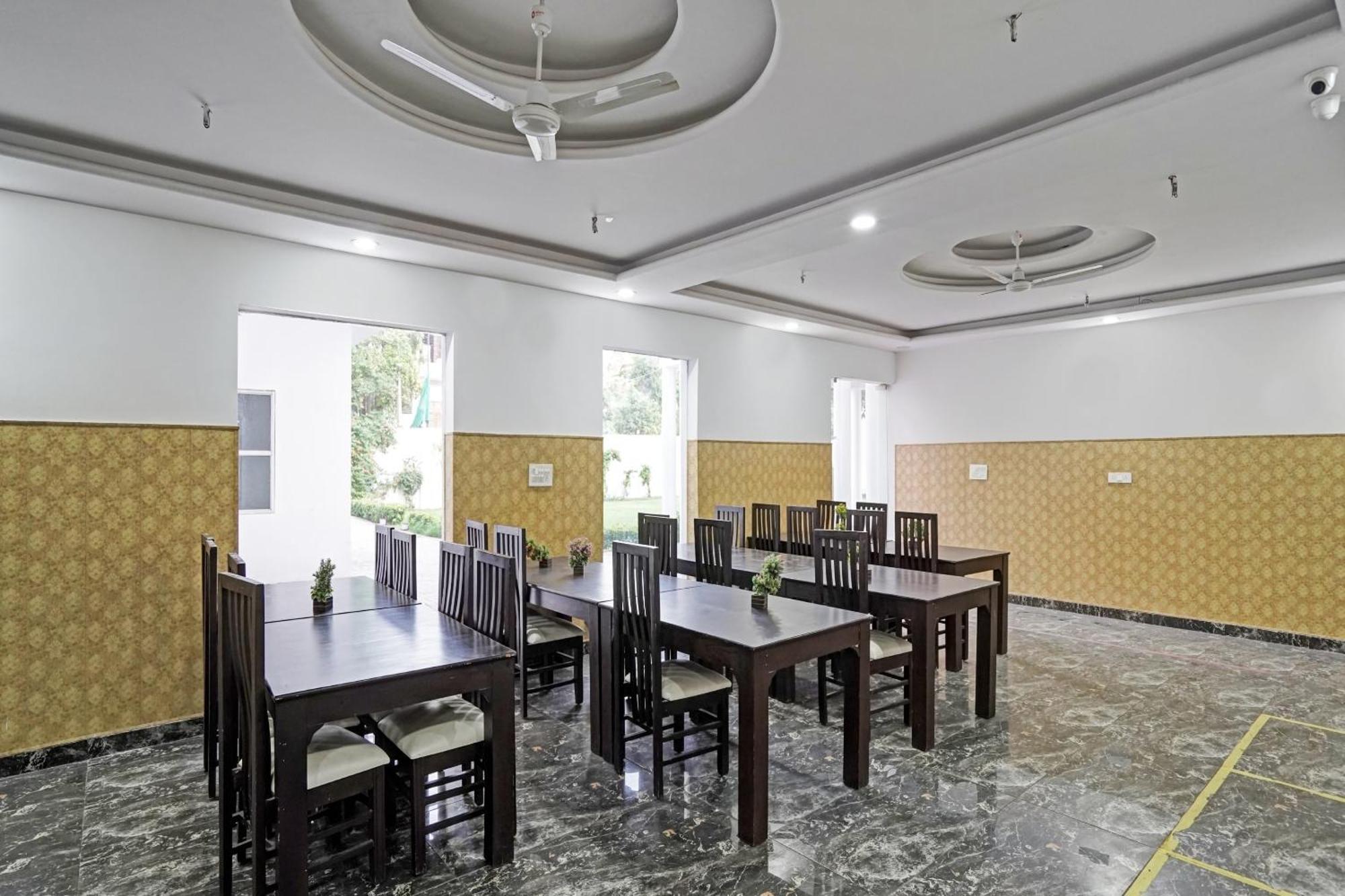 Collection O Rajvanshi Paradise Gurgaon Bagian luar foto