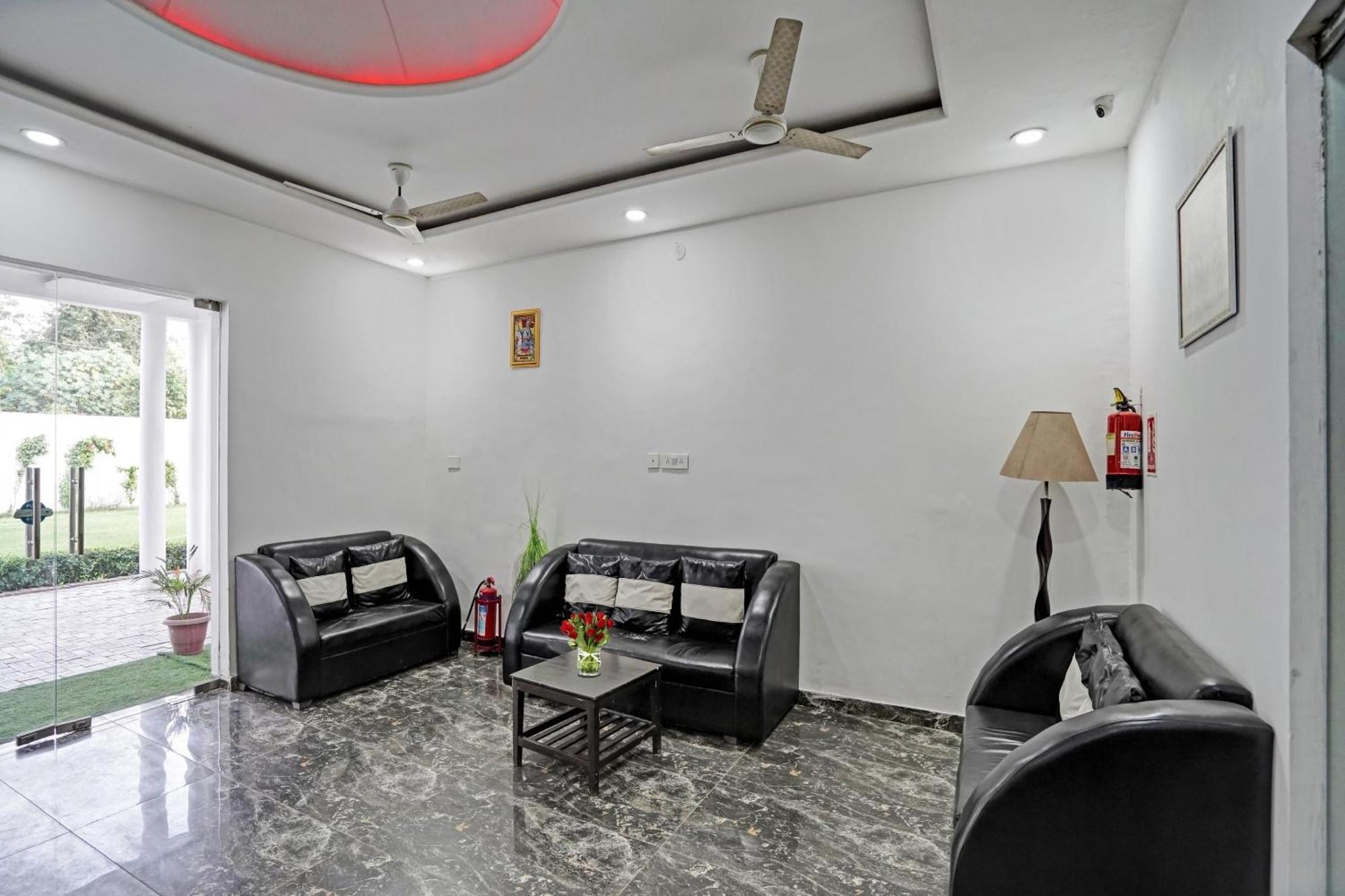 Collection O Rajvanshi Paradise Gurgaon Bagian luar foto