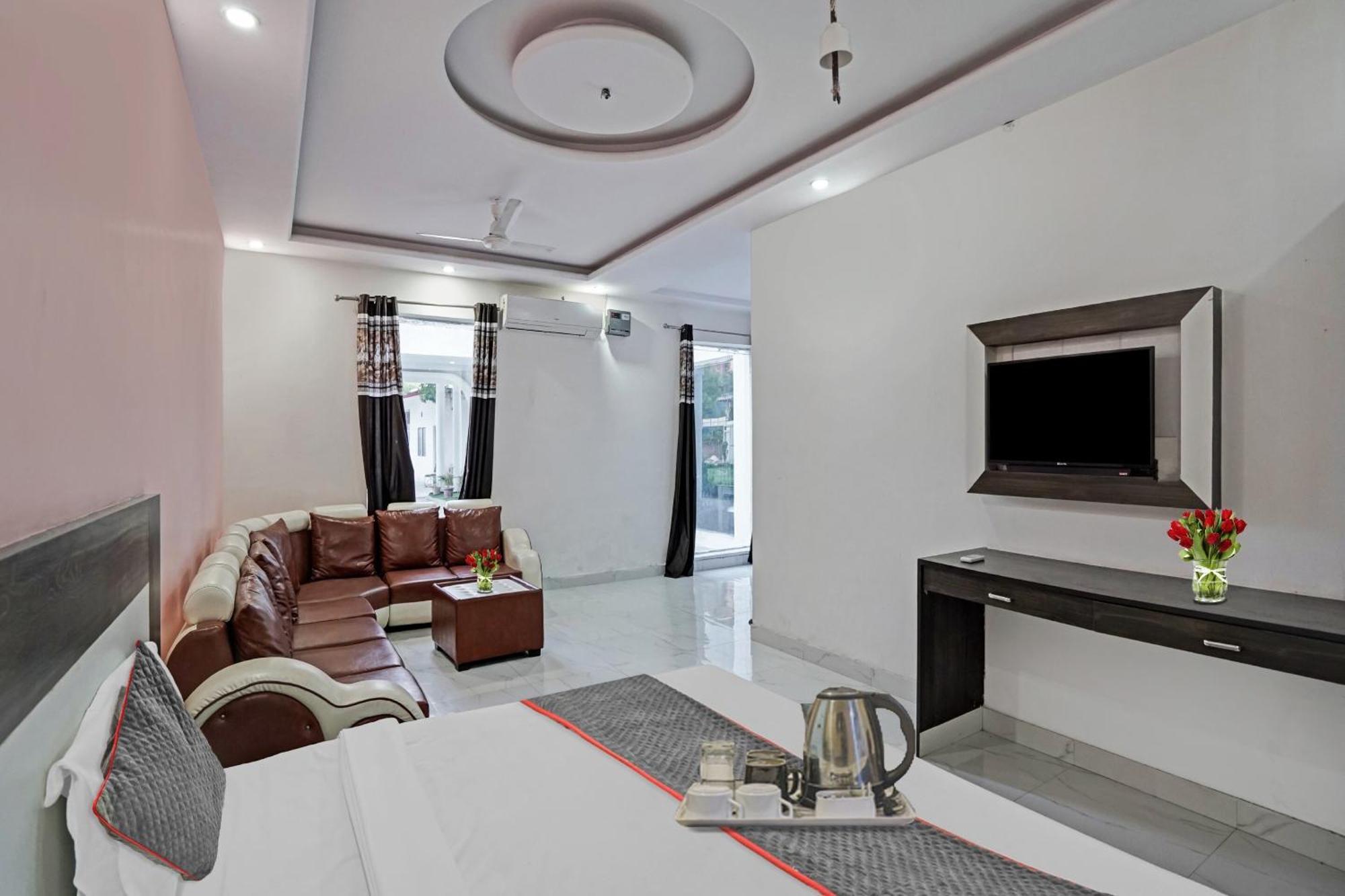 Collection O Rajvanshi Paradise Gurgaon Bagian luar foto