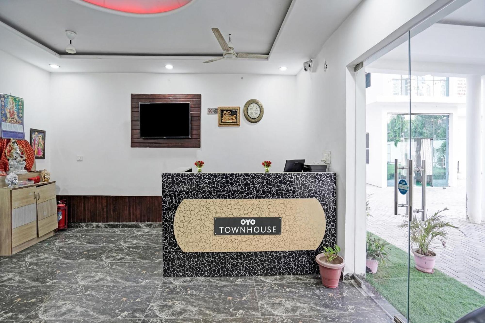 Collection O Rajvanshi Paradise Gurgaon Bagian luar foto