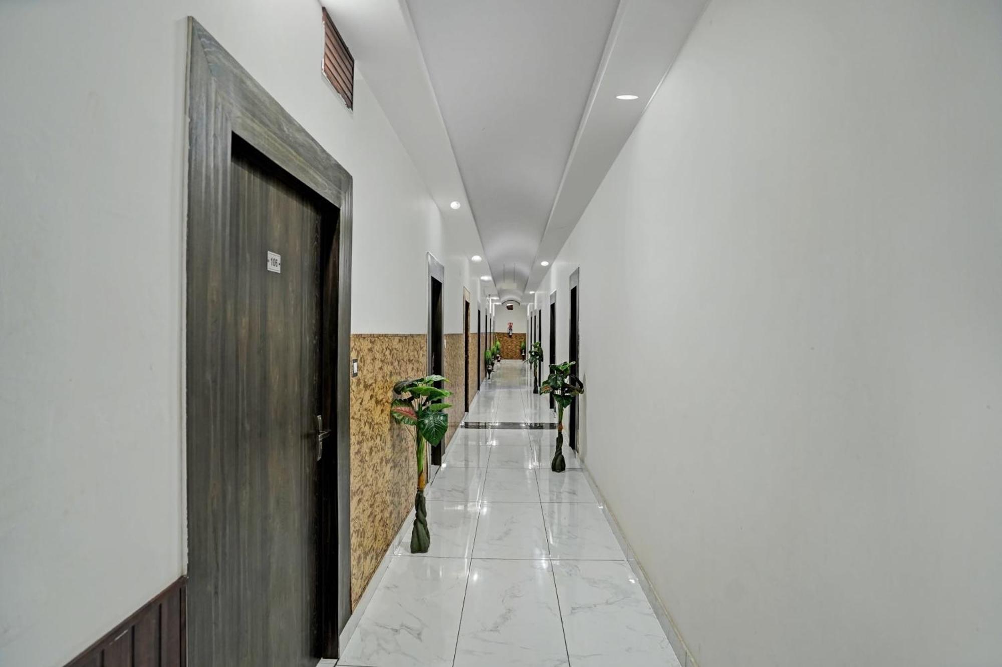 Collection O Rajvanshi Paradise Gurgaon Bagian luar foto