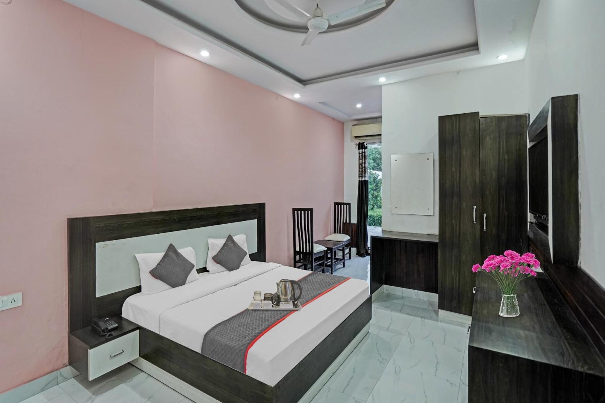 Collection O Rajvanshi Paradise Gurgaon Bagian luar foto