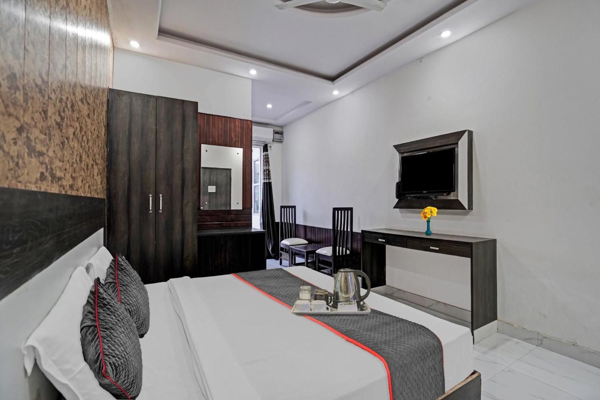 Collection O Rajvanshi Paradise Gurgaon Bagian luar foto