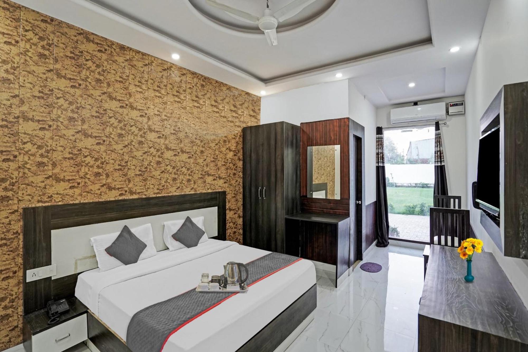 Collection O Rajvanshi Paradise Gurgaon Bagian luar foto